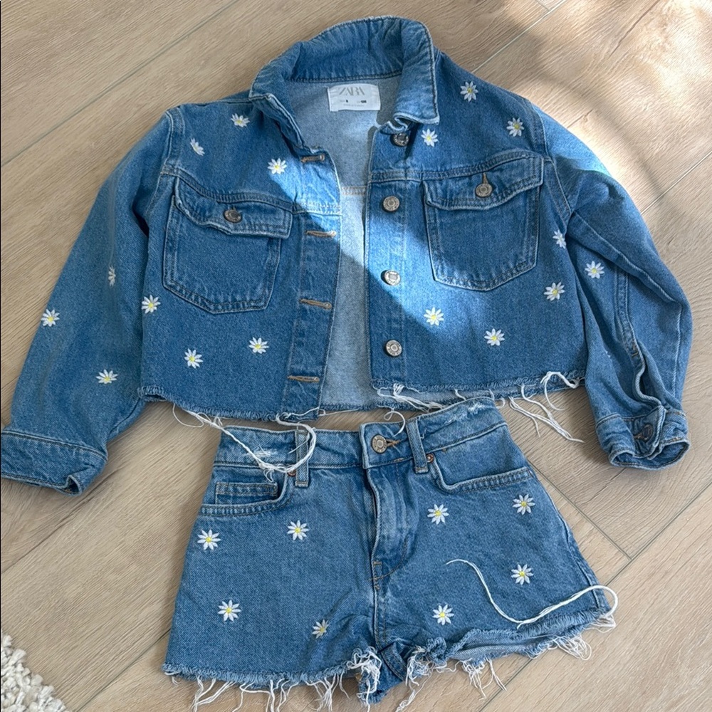 ZARA Denim Outfit with Daisy embroidery 7/8